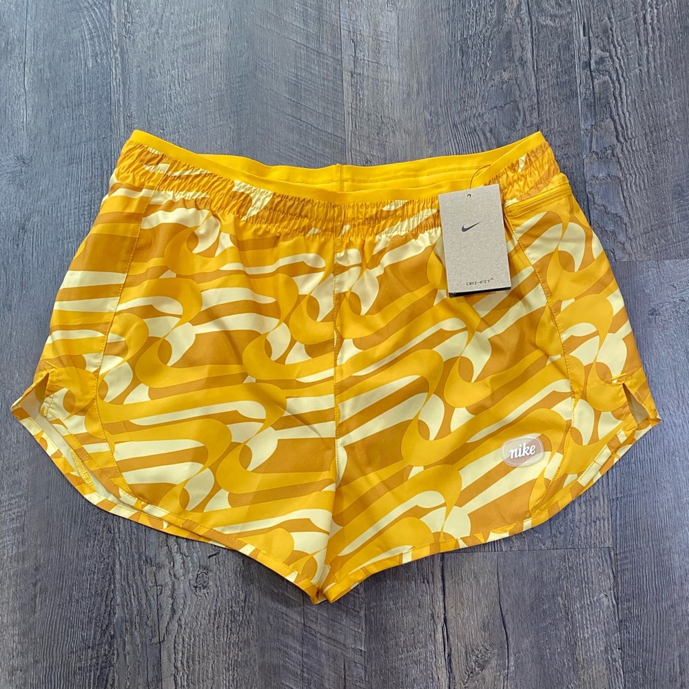 NIKE Dri-FIT Icon Clash Tempo Luxe Running Shorts